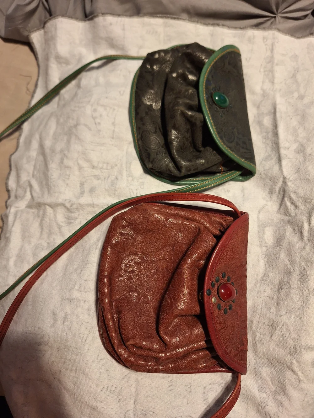 VINTAG CUL DE SAC Leather Drawstring Cosmetic Pouch in Tan with Green Trim